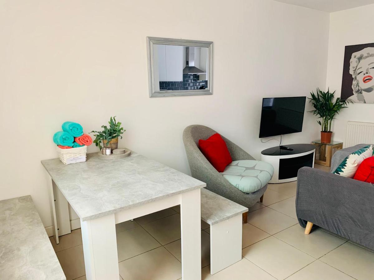 Central Brighton Nr The Train Station - Modern Townhouse With A Private Patio For Holidays, Contractors & Longer Stays Exterior foto