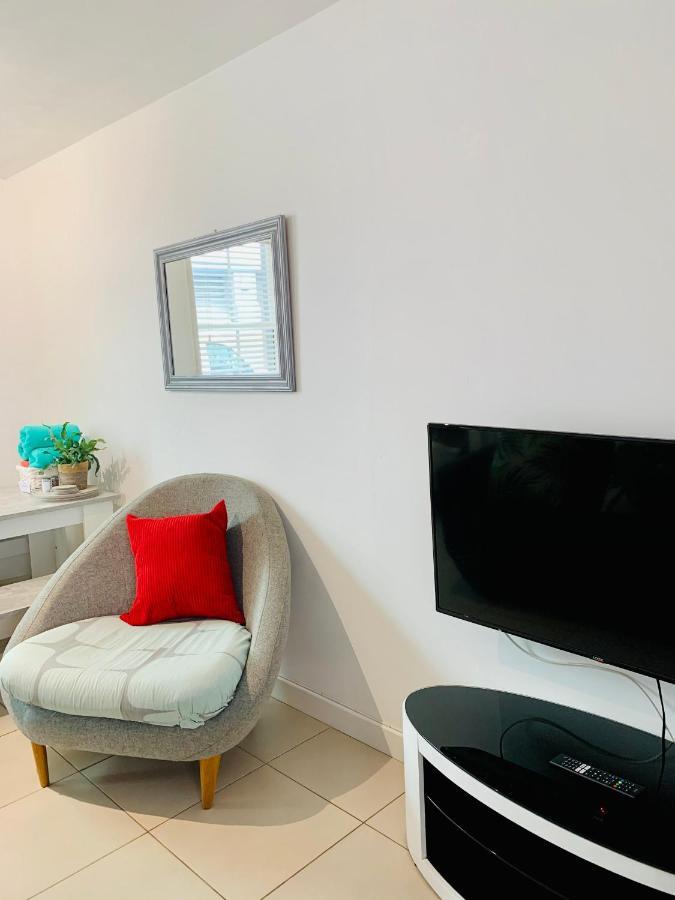 Central Brighton Nr The Train Station - Modern Townhouse With A Private Patio For Holidays, Contractors & Longer Stays Exterior foto